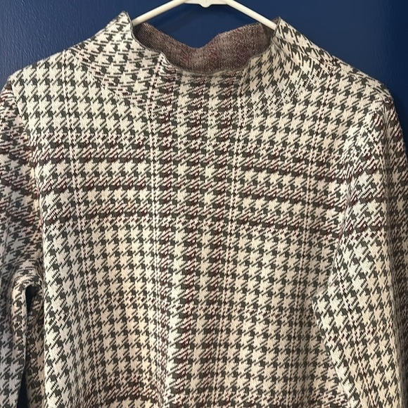 NWOT Women’s Appleseeds Gray Houndstooth Print Mock Neck Sweater Size Medium - Picture 3 of 9